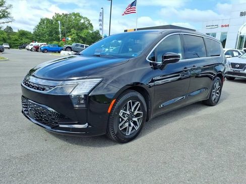 New 2027 Chrysler Pacifica Limited FWD image 10