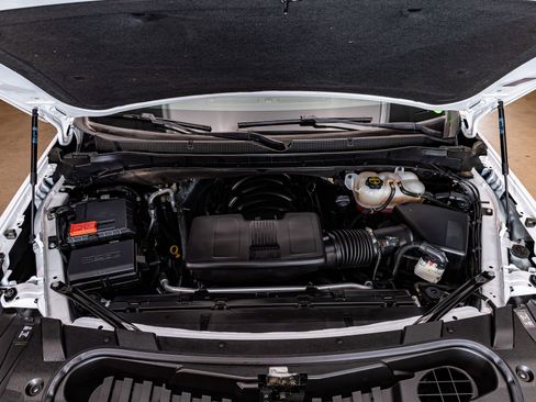 Used 2024 Chevrolet Suburban LS image 31