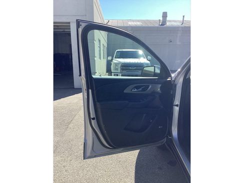 Used 2021 Chevrolet Traverse RS AWD/4WD image 16
