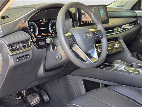Used 2025 INFINITI QX60 Luxe w/ Vision Package FWD image 9