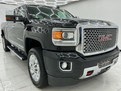 Used 2016 GMC Sierra 2500 Denali w/ Duramax Plus Package AWD/4WD image 3