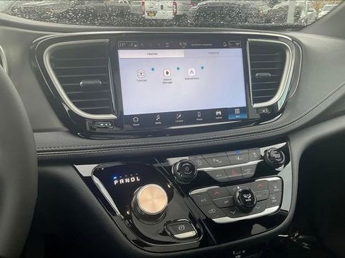 New 2026 Chrysler Pacifica Select image 7