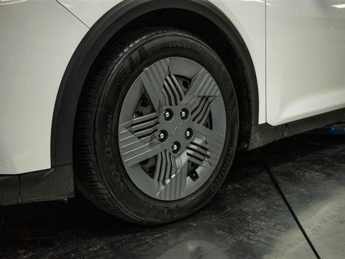 Used 2025 Kia K4 LX image 3