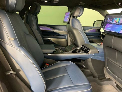 Used 2025 Cadillac Escalade IQ Luxury 2 AWD/4WD image 18