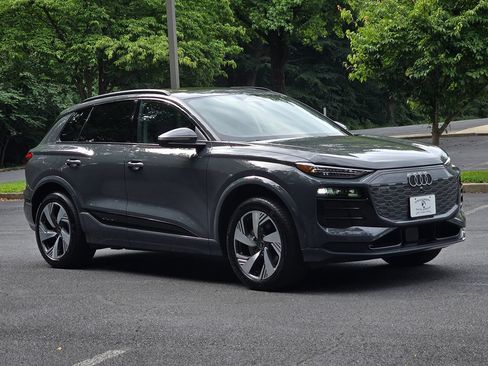 Used 2025 Audi Q6 e-tron Premium Plus w/ Premium Plus AWD/4WD image 8