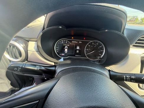 Used 2021 Nissan Versa SV image 16