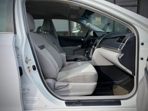 Used 2014 Toyota Camry LE FWD image 17