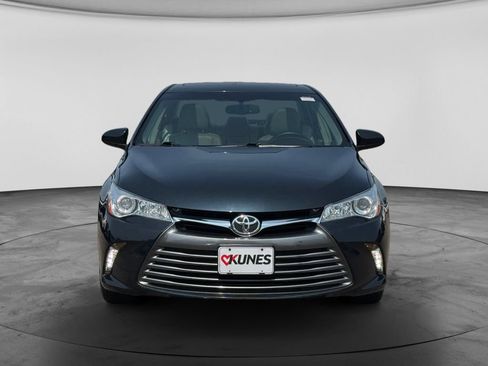 Used 2015 Toyota Camry XLE w/ Moonroof Package FWD image 2