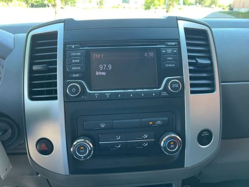Used 2015 Nissan Frontier SV AWD/4WD image 9