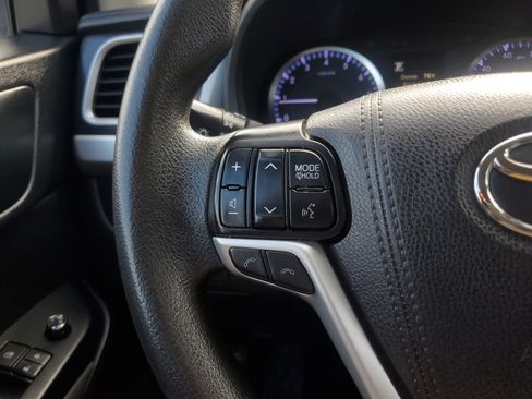 Used 2019 Toyota Highlander LE FWD image 20
