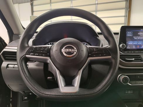 Used 2024 Nissan Altima 2.5 SV image 5