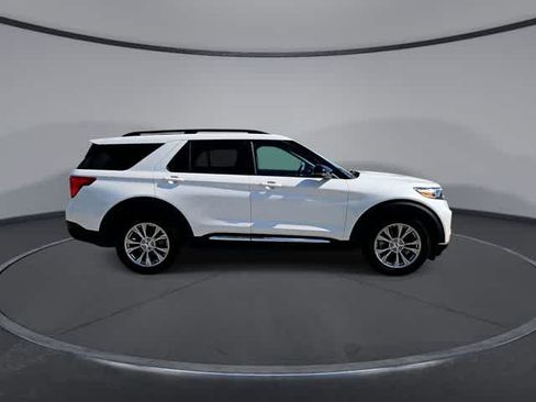 Used 2023 Ford Explorer XLT w/ Equipment Group 202A AWD/4WD image 9