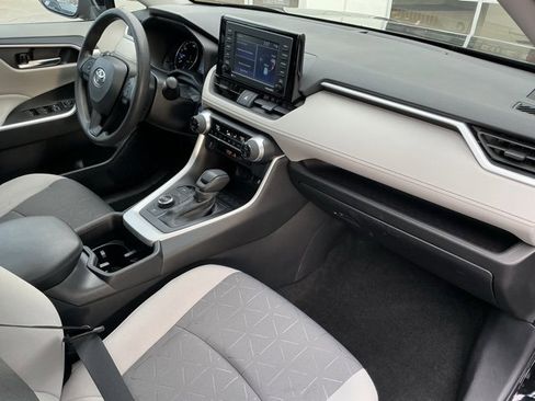 Used 2022 Toyota RAV4 XLE image 21