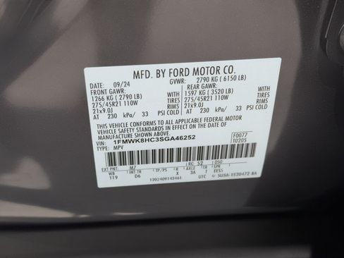 Used 2025 Ford Explorer Platinum w/ Ultimate Package AWD/4WD image 27