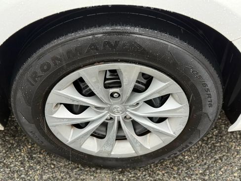 Used 2016 Toyota Camry LE FWD image 33