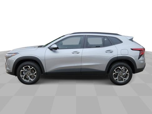 New 2025 Chevrolet Trax LT w/ Driver Confidence Package FWD image 36