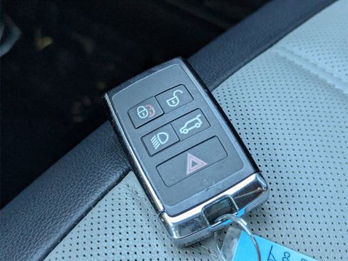 Used 2022 Land Rover Range Rover Evoque R-Dynamic S image 23