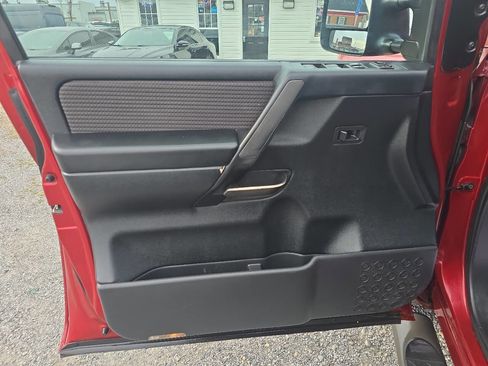 Used 2014 Nissan Titan SV w/ SV Premium Utility Package image 10