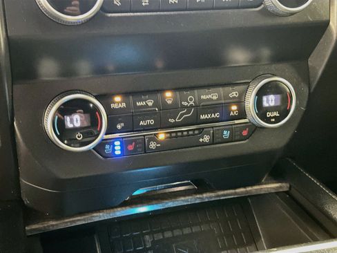 Used 2019 Ford Expedition Limited w/ Equipment Group 302A AWD/4WD image 24