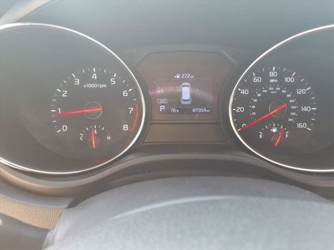 Used 2019 Kia Sedona L image 19