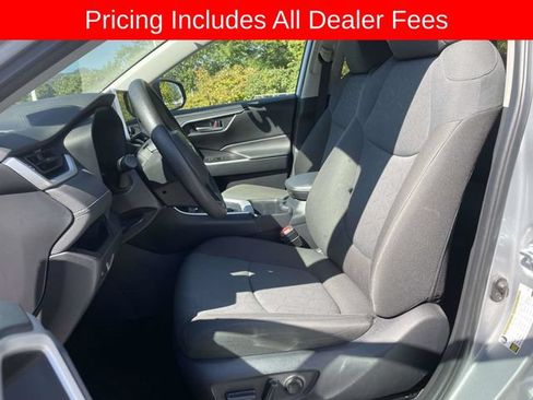 Used 2025 Toyota RAV4 XLE AWD/4WD image 20