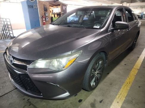 Used 2017 Toyota Camry XSE w/ Moonroof Package FWD image 5