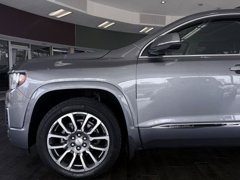 Used 2022 GMC Acadia Denali w/ Denali Ultimate Package FWD image 17
