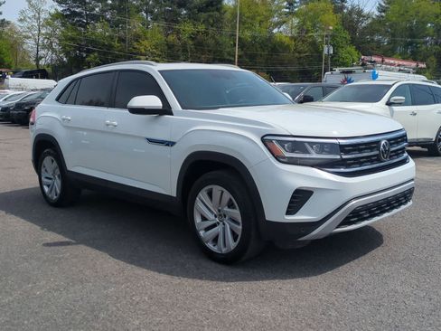 Used 2021 Volkswagen Atlas Cross Sport SE w/ Panoramic Sunroof Package image 2