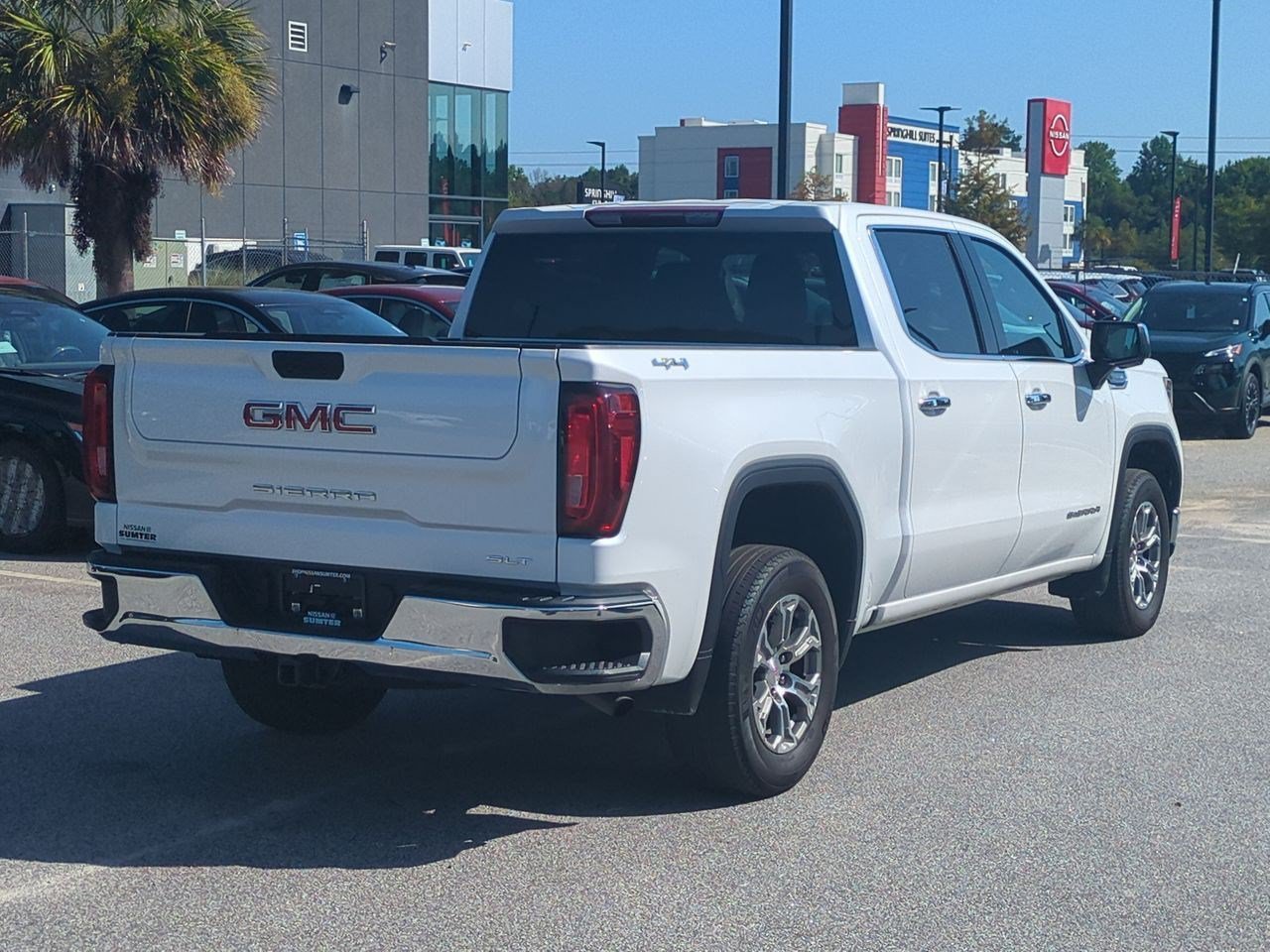 Used 2023 GMC Sierra 1500 SLT w/ SLT Convenience Package AWD/4WD image 4