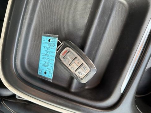 Used 2020 Chrysler Voyager Lxi image 19