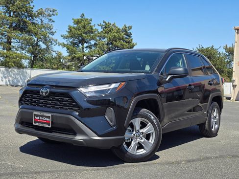Used 2025 Toyota RAV4 LE AWD/4WD image 31
