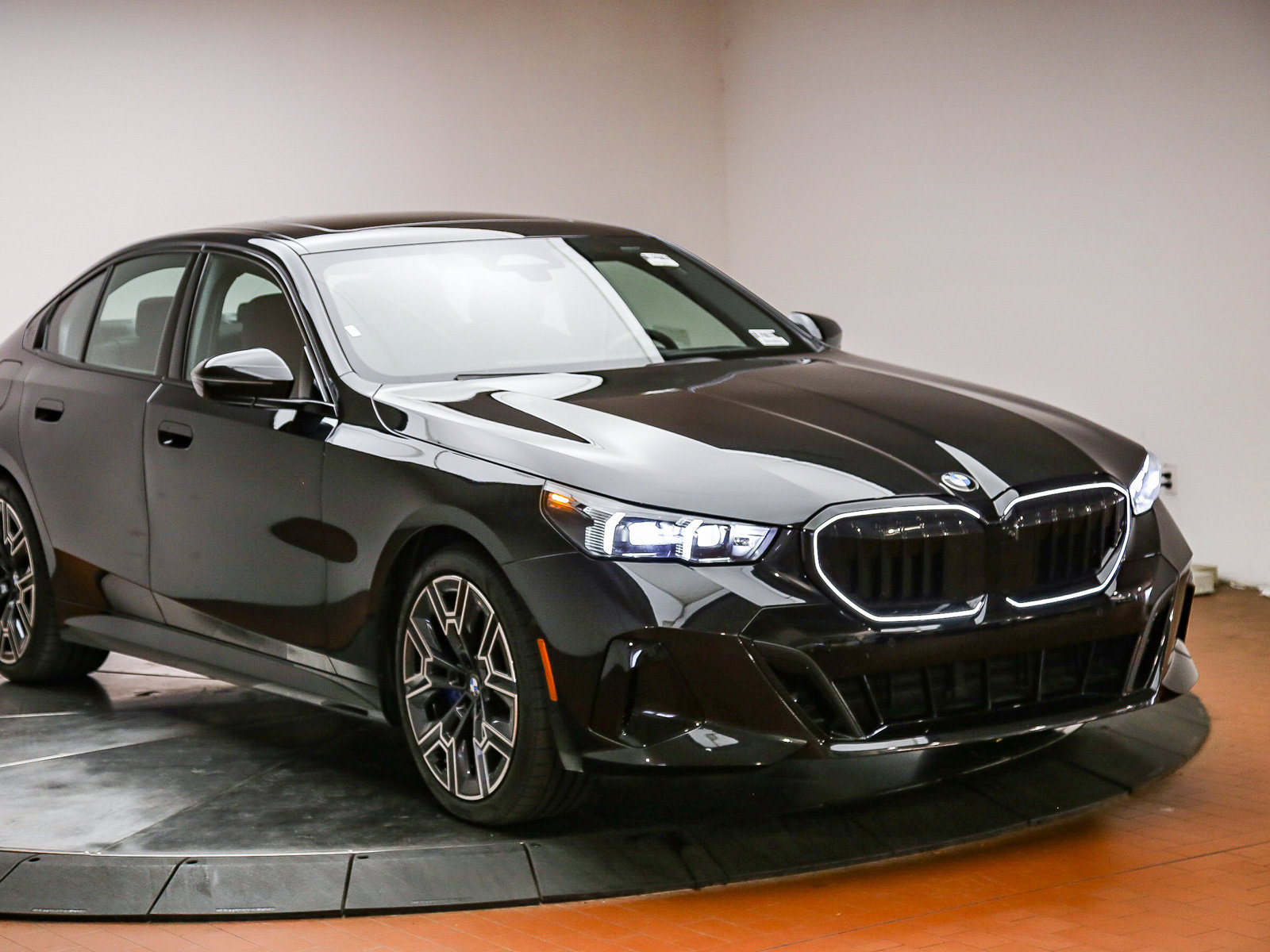 Used 2026 BMW 530i w/ M Sport Package RWD image 3