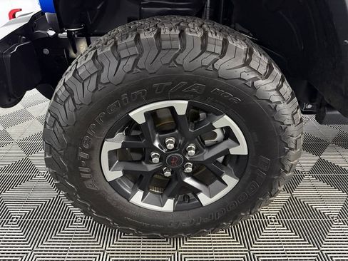 Used 2025 Jeep Wrangler Unlimited Rubicon w/ Convenience Group AWD/4WD image 12