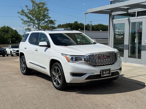 Used 2019 GMC Acadia Denali w/ Technology Package AWD/4WD image 1