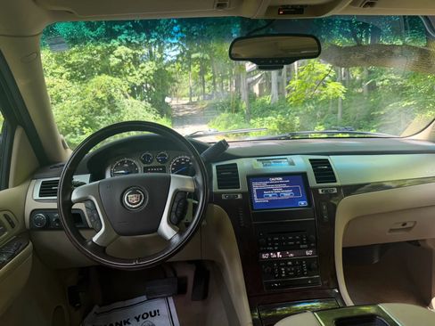 Used 2014 Cadillac Escalade ESV Premium AWD/4WD image 16
