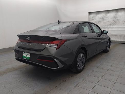 Used 2024 Hyundai Elantra SEL image 9