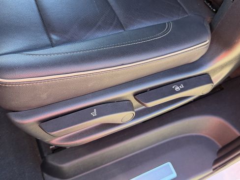 Used 2022 GMC Yukon XL SLT w/ SLT Luxury Package image 24