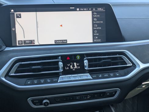 Used 2022 BMW X7 xDrive40i w/ M Sport Package AWD/4WD image 32