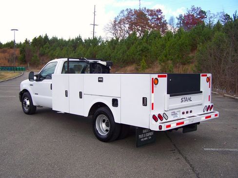 Used 2006 Ford F350 XL image 2