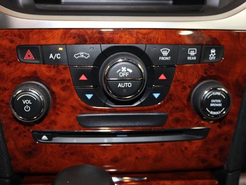 Used 2012 Chrysler 300 RWD image 39