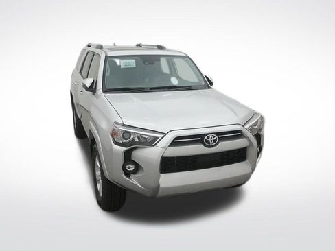 Used 2022 Toyota 4Runner SR5 Premium w/ Moonroof Package AWD/4WD image 17