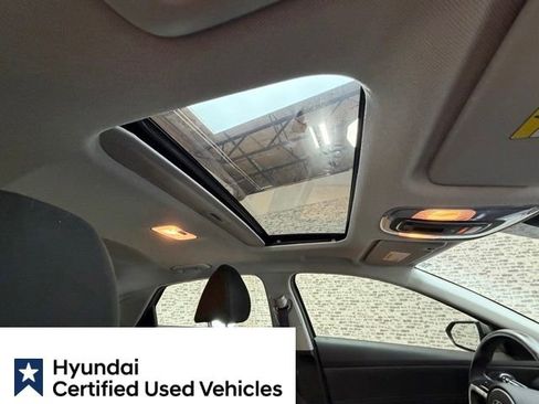 Certified 2025 Hyundai Elantra SEL FWD image 13