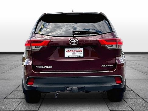 Used 2018 Toyota Highlander XLE AWD/4WD image 6