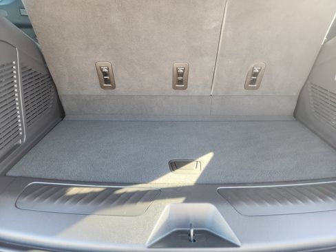 Certified 2022 GMC Yukon SLT w/ SLT Luxury Package image 34