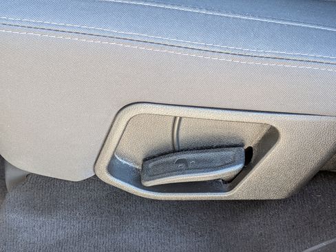 Used 2019 Kia Sorento LX image 16