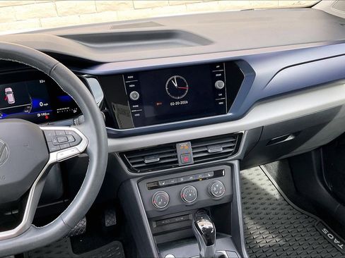 Certified 2022 Volkswagen Taos SE image 5