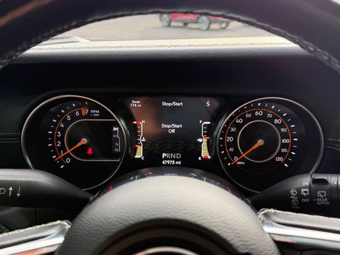 Used 2020 Jeep Wrangler Unlimited Sahara image 6