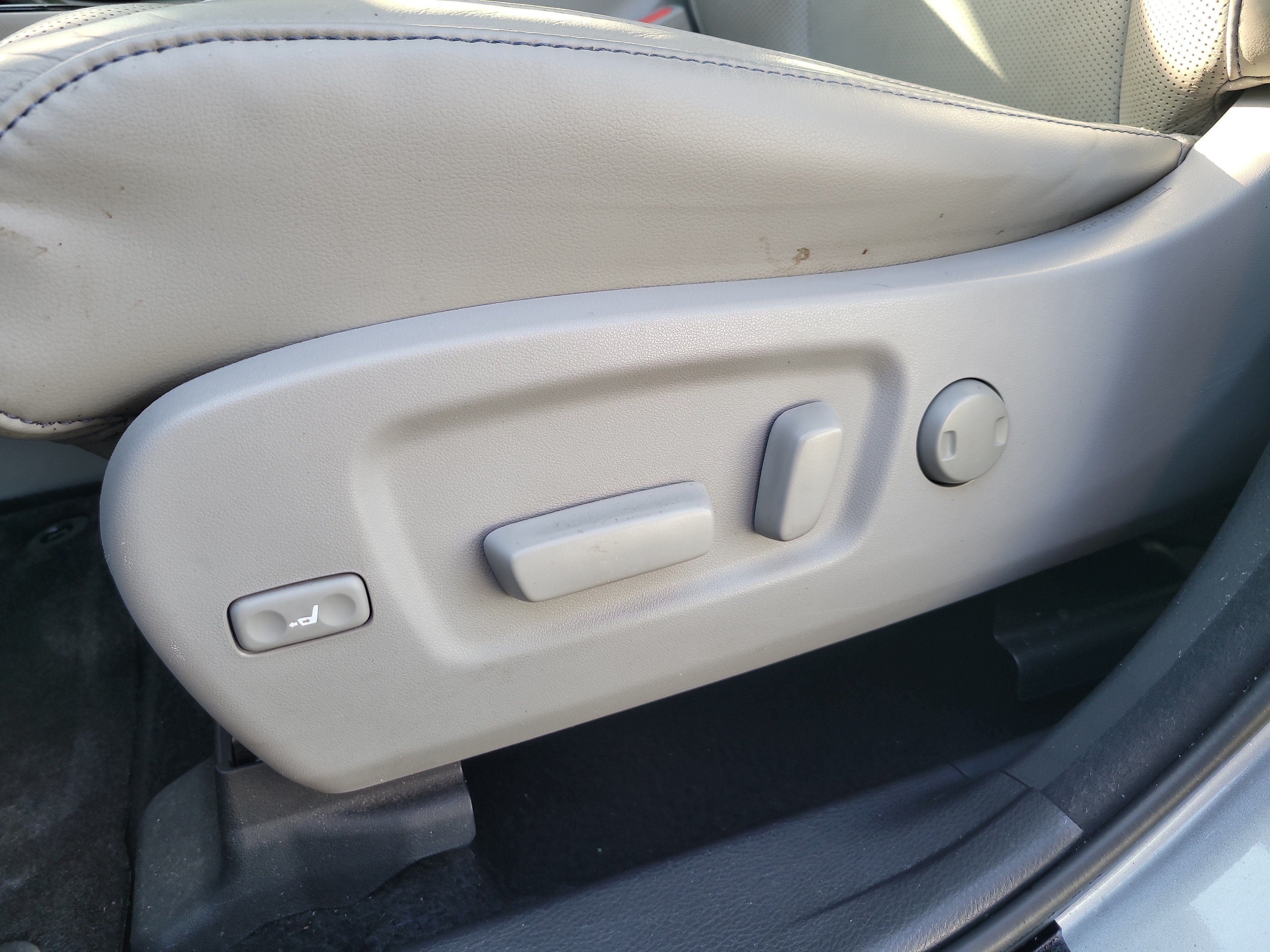 Used 2018 Toyota Highlander Limited FWD image 20