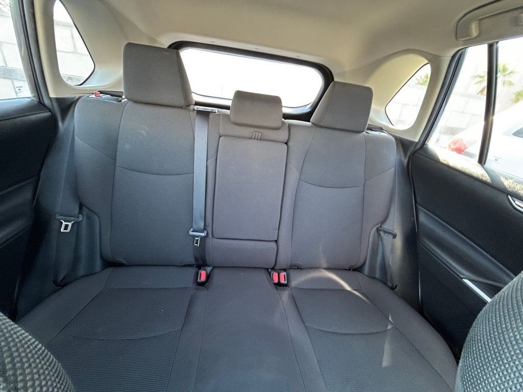 Used 2021 Toyota RAV4 LE FWD image 19