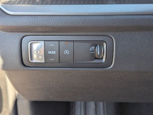 Certified 2025 Chevrolet Traverse LT image 32